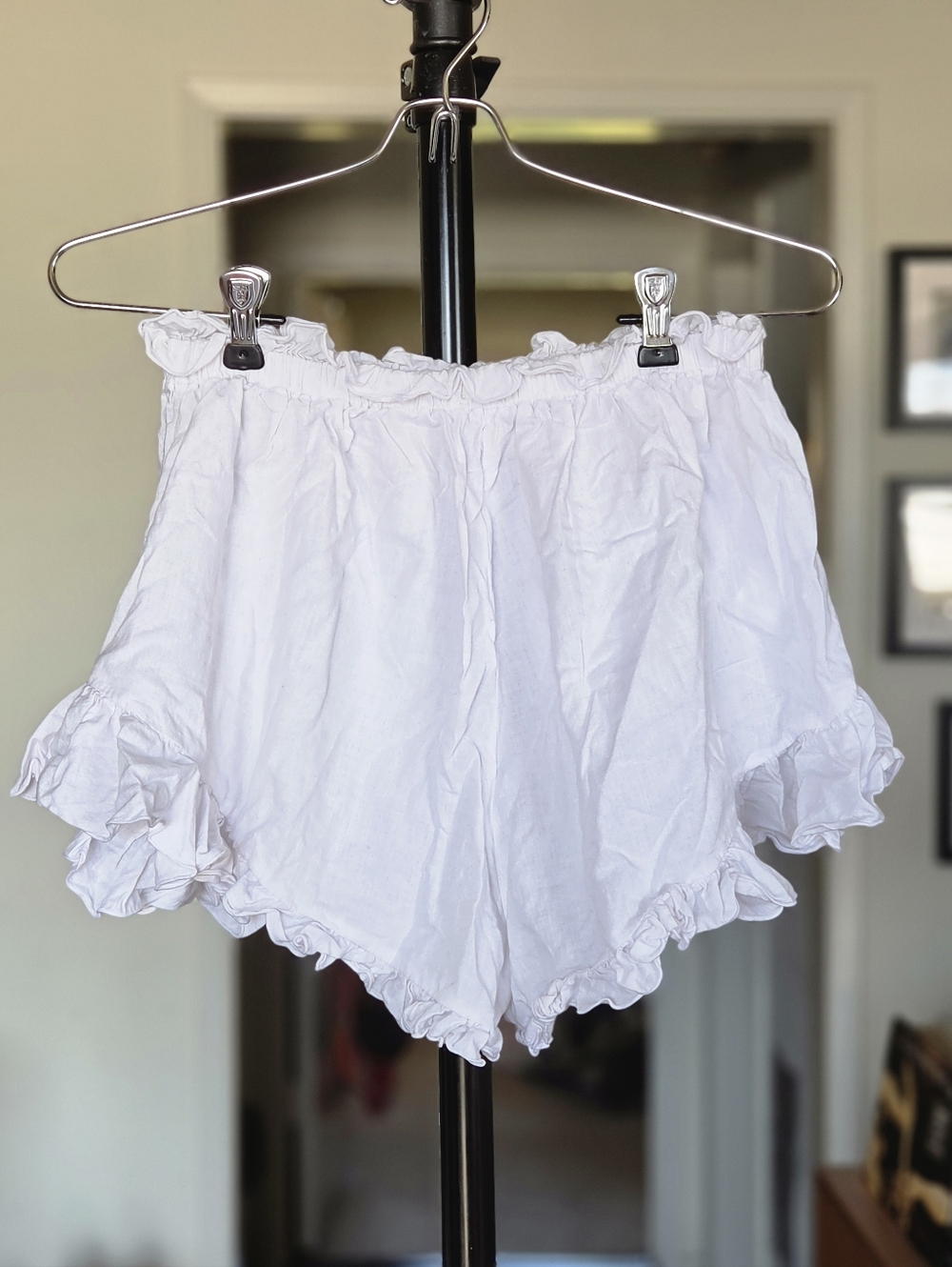 Kitteny White Ruffle Women’s Shorts